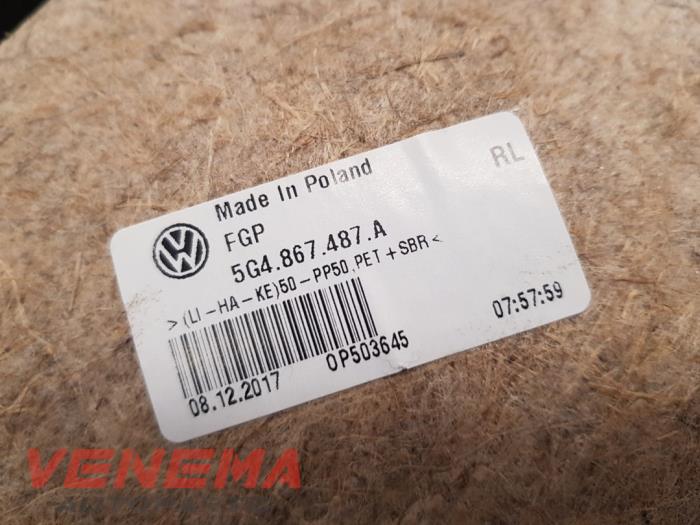 Tapicerka drzwi lewych tylnych wersja 4-drzwiowa z Volkswagen Golf VII (AUA) 1.0 TSI 12V 2018