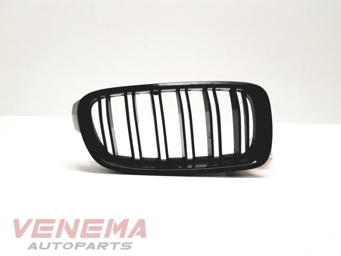 Używane Grill BMW 3 serie (F30) 316d 2.0 16V Cena € 24,99 Procedura marży oferowane przez Venema Autoparts