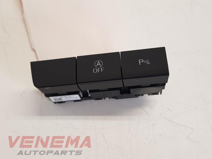 PDC Schalter van een Seat Leon ST (5FF) 1.4 TSI ACT 16V 2017