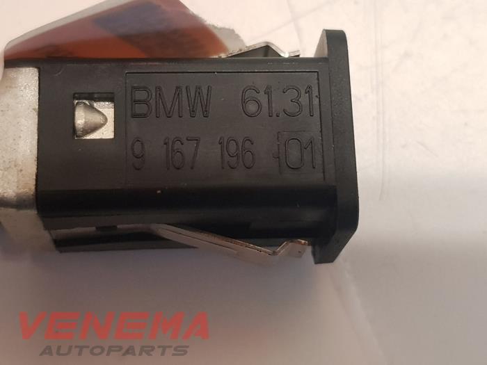 Enchufe USB de un BMW 1 serie (E81) 120i 16V 2009