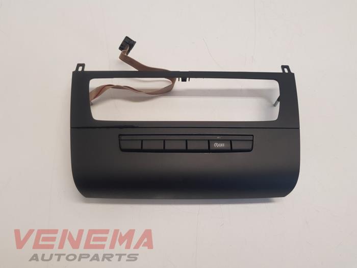 Używane Przelacznik ASR BMW 1 serie (E81) 120i 16V Cena € 24,99 Procedura marży oferowane przez Venema Autoparts