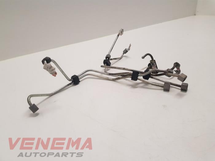 Fuel line from a Peugeot Partner Tepee (7A/B/C/D/E/F/G/J/P/S) 1.6 HDI 75 16V 2011