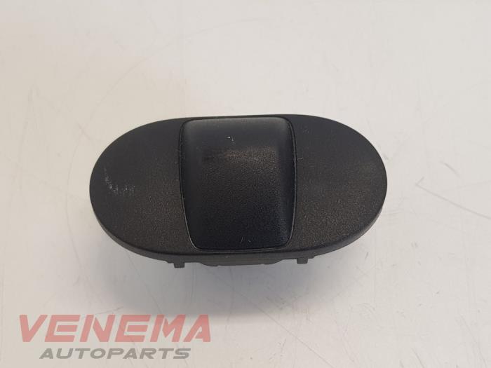 Begagnade Sensor (övriga) Volkswagen Passat Variant (365) 1.6 TDI 16V Bluemotion Pris € 24,99 Marginaltabell erbjuds av Venema Autoparts