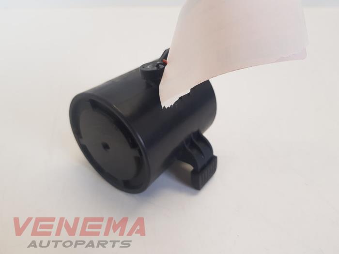Carbon filter from a BMW 1 serie (E81) 120i 16V 2009