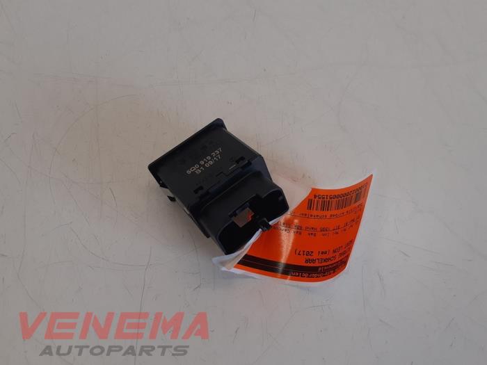 Airbag switch from a Seat Leon ST (5FF) 1.4 TSI ACT 16V 2017