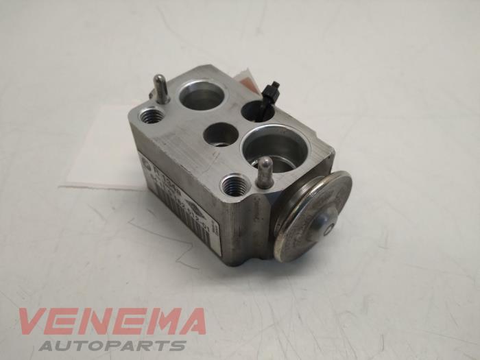 AC expansion valve from a BMW 3 serie (E90) 320d 16V 2008