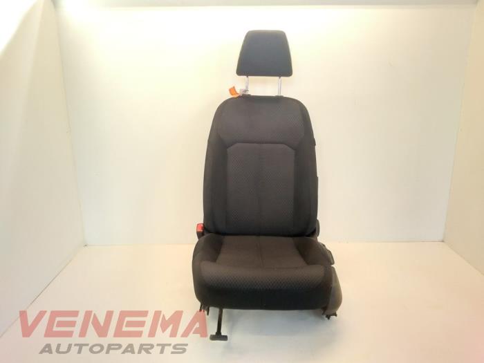 Seat, right from a Volkswagen Passat Variant (365) 1.6 TDI 16V Bluemotion 2014