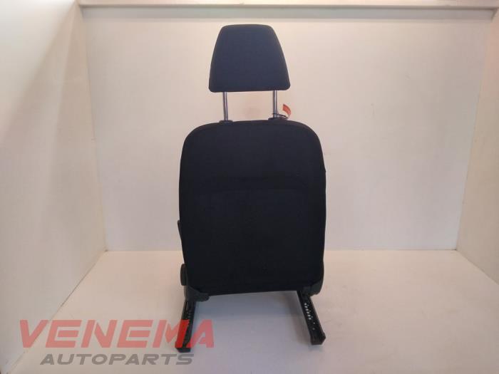 Seat, right from a Volkswagen Passat Variant (365) 1.6 TDI 16V Bluemotion 2014