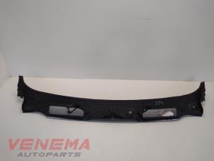 Used Cowl top grille BMW 3 serie (E90) 320d 16V Price € 29,99 Margin scheme offered by Venema Autoparts