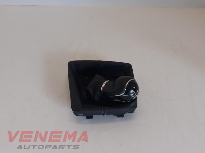 Gear stick cover from a Seat Leon ST (5FF) 1.4 TSI ACT 16V 2017