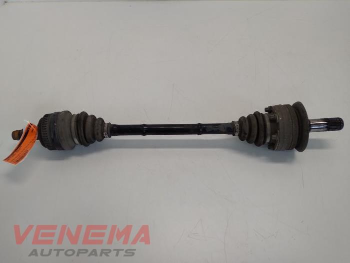Front drive shaft, left from a BMW 3 serie (E90) 320d 16V 2008