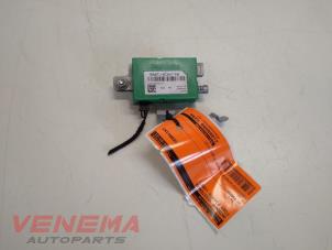 Usagé Antenne amplificateur Ford Fiesta 6 (JA8) 1.0 EcoBoost 12V 100 Prix € 14,99 Règlement à la marge proposé par Venema Autoparts