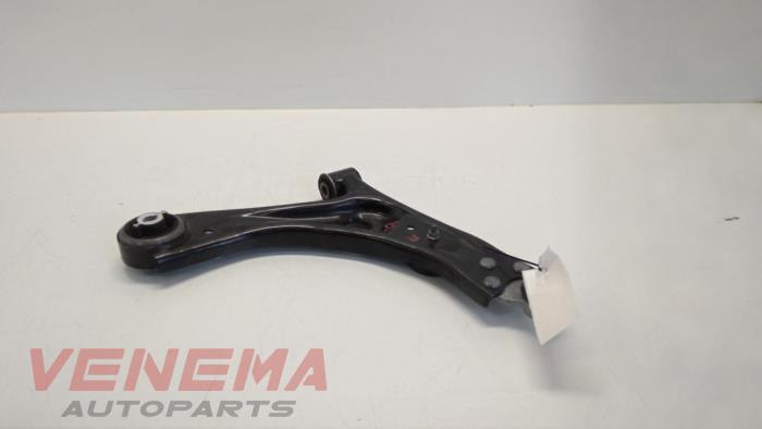 Front wishbone, right from a Ford Focus 4 1.0 Ti-VCT EcoBoost 12V 125 2019