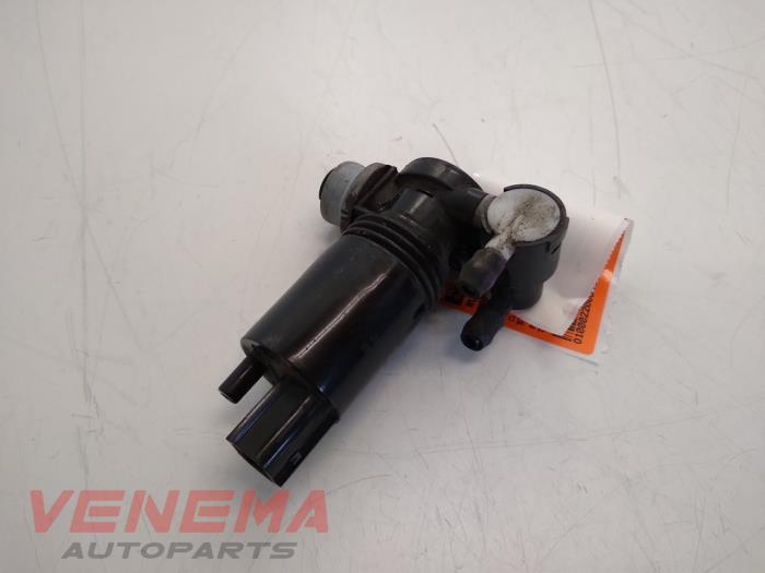 Windscreen washer pump from a Ford Fiesta 6 (JA8) 1.0 EcoBoost 12V 100 2017