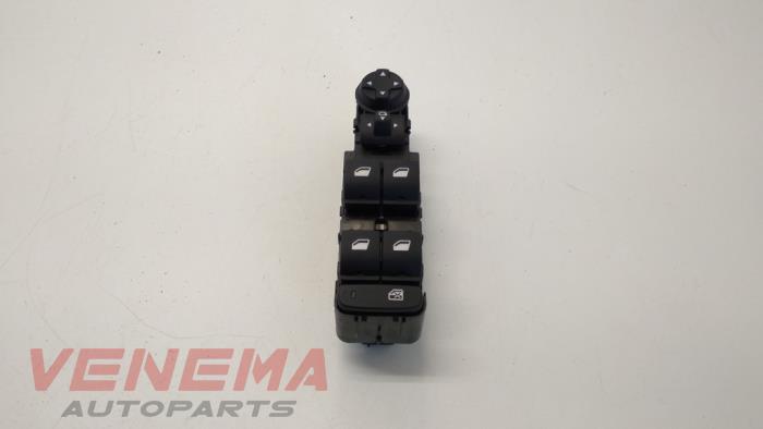 Usados Interruptor combinado de ventanillas Peugeot 3008 II (M4/MC/MJ/MR) 1.2 12V e-THP PureTech 130 Precio € 89,99 Norma de margen ofrecido por Venema Autoparts