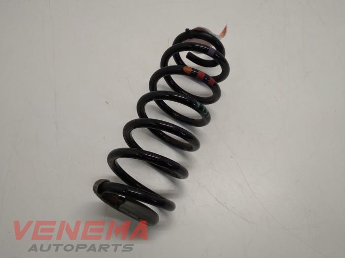 Rear coil spring from a Peugeot 308 SW (4E/H) 1.6 HDi 16V FAP 2012
