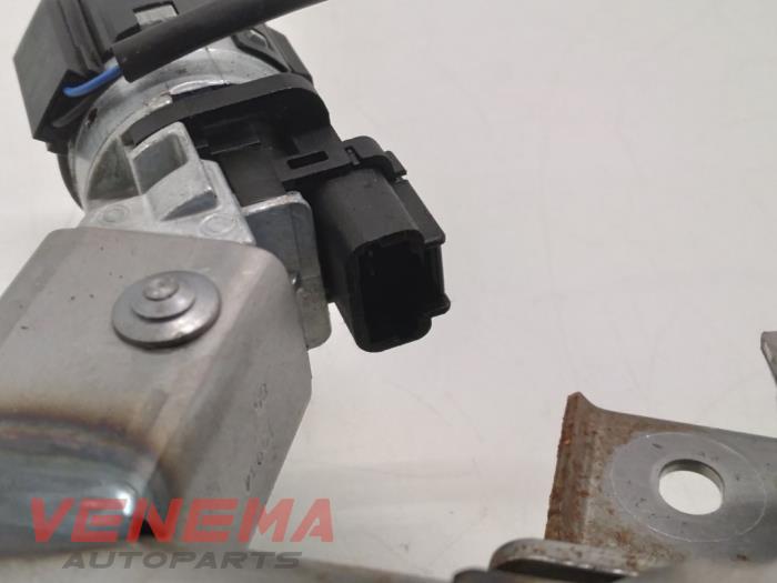 Steering column housing from a Peugeot 308 SW (4E/H) 1.6 HDi 16V FAP 2012