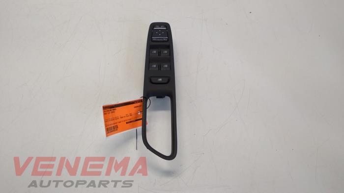 Usados Interruptor combinado de ventanillas Renault Clio IV (5R) 0.9 Energy TCE 75 12V Precio € 14,99 Norma de margen ofrecido por Venema Autoparts