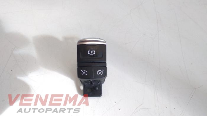 Używane Przelacznik hamulca postojowego Renault Megane IV (RFBB) 1.2 Energy TCE 130 Cena € 34,99 Procedura marży oferowane przez Venema Autoparts