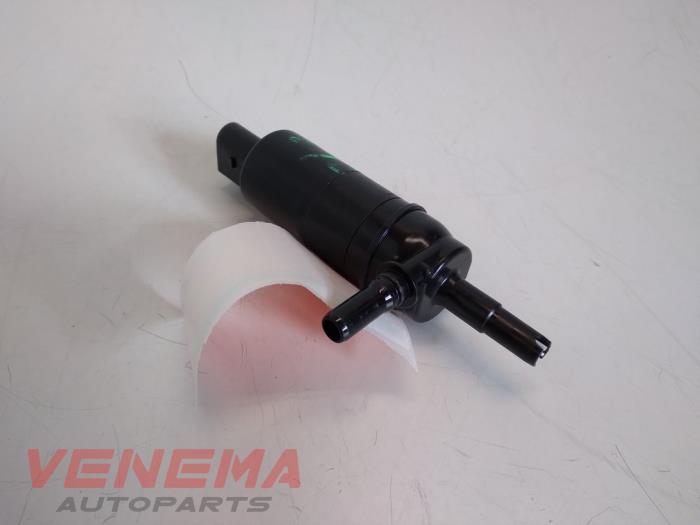 Headlight washer pump from a BMW 3 serie (F30) 320i xDrive 2.0 16V 2013