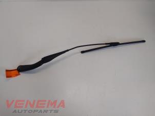 Used Front wiper arm BMW 3 serie (F30) 320i xDrive 2.0 16V Price € 14,99 Margin scheme offered by Venema Autoparts