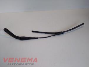 Used Front wiper arm BMW 3 serie (F30) 320i xDrive 2.0 16V Price € 19,99 Margin scheme offered by Venema Autoparts