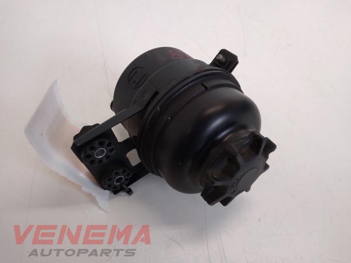 Gebrauchte Lenkkraftverstärker Ölbehälter BMW 3 serie (E93) 320i 16V Preis € 14,99 Margenregelung angeboten von Venema Autoparts