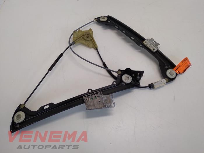 Window mechanism 2-door, front right from a BMW 3 serie (E93) 320i 16V 2007