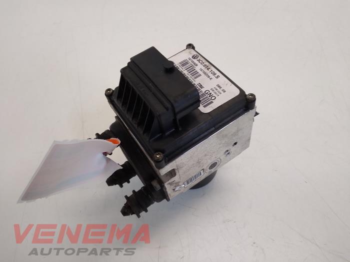 Używane Pompa ABS Volkswagen Passat Variant (3C5) 1.4 TSI 16V Cena € 89,99 Procedura marży oferowane przez Venema Autoparts