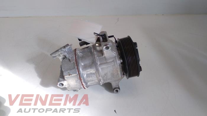 Air conditioning pump from a Renault Megane IV (RFBB) 1.2 Energy TCE 130 2018