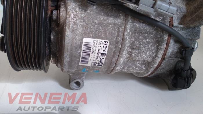 Air conditioning pump from a Renault Megane IV (RFBB) 1.2 Energy TCE 130 2018