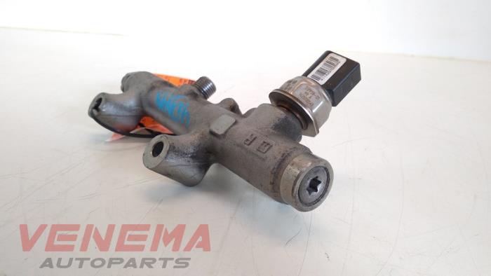 Fuel injector nozzle from a Audi SQ5 (8RB) 3.0 TDI V6 24V 2014