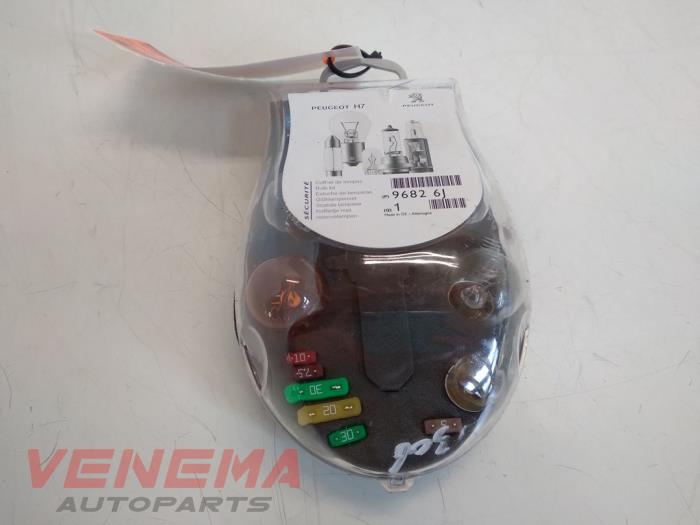Gebrauchte Sonstige Peugeot 3008 II (M4/MC/MJ/MR) 1.6 BlueHDi 120 Preis € 9,99 Margenregelung angeboten von Venema Autoparts