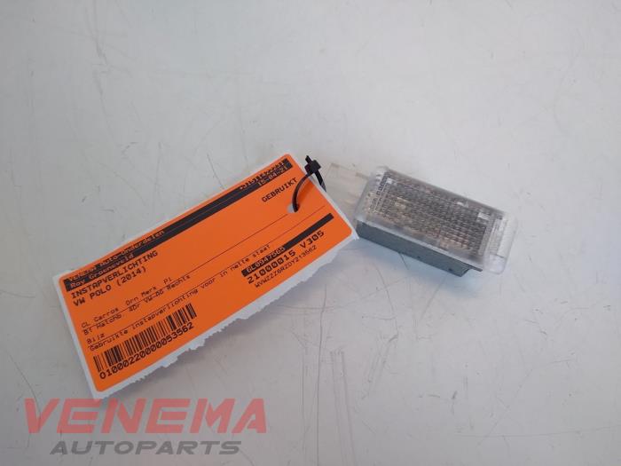 Begagnade Innerbelysning Volkswagen Polo V (6R) 1.6 TDI 16V 90 Pris € 9,99 Marginaltabell erbjuds av Venema Autoparts