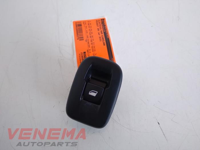 Usados Interruptor de ventanilla eléctrica Peugeot 208 I (CA/CC/CK/CL) 1.2 12V e-THP PureTech 110 Precio € 9,99 Norma de margen ofrecido por Venema Autoparts