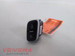 Used Central locking switch Ford Focus 3 1.0 Ti-VCT EcoBoost 12V 125 Price € 14,99 Margin scheme offered by Venema Autoparts
