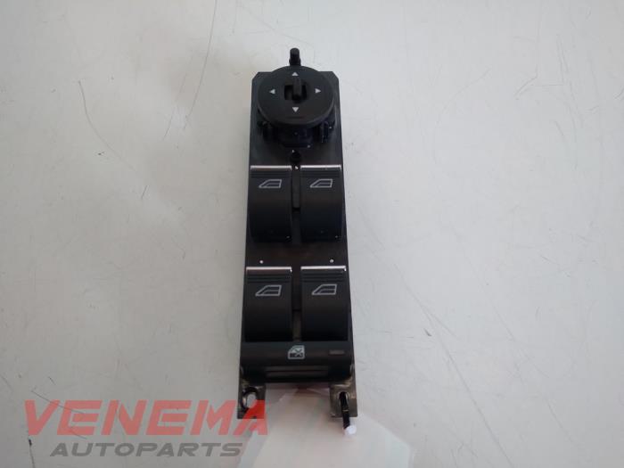 Usados Interruptor de ventanilla eléctrica Ford Focus 3 1.0 Ti-VCT EcoBoost 12V 125 Precio € 14,99 Norma de margen ofrecido por Venema Autoparts