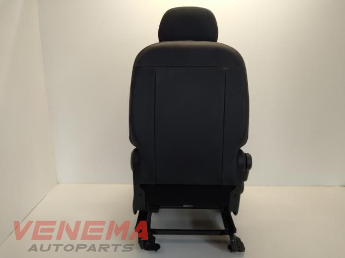 Fotel prawy z Peugeot Partner Tepee (7A/B/C/D/E/F/G/J/P/S) 1.6 VTI 120 16V 2011