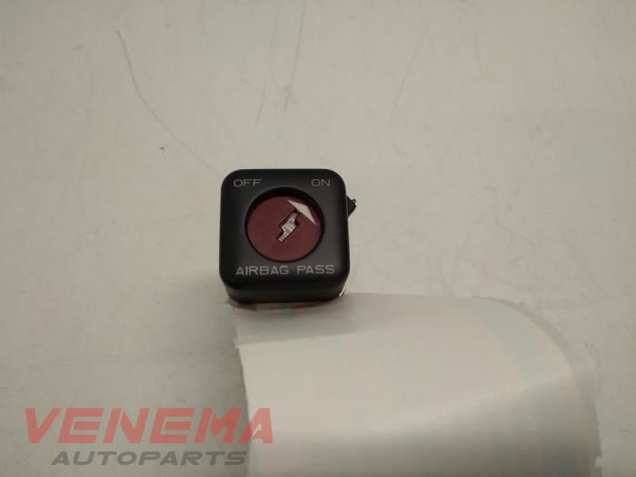Airbag switch from a Peugeot 206 (2A/C/H/J/S) 1.4 XR,XS,XT,Gentry 2001