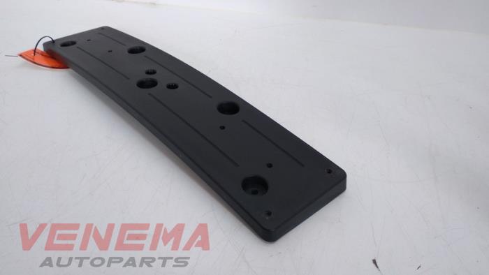 Front registration plate holder from a BMW 3 serie Touring (F31) 316d 2.0 16V 2013