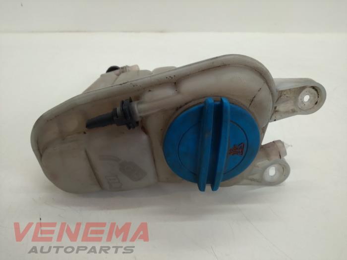 Expansion vessel from a Audi A5 Quattro (B8C/S) 2.0 TFSI 16V 2011
