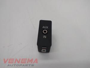 Usagé Connexion USB BMW 1 serie (E87/87N) 118i 16V Prix € 9,99 Règlement à la marge proposé par Venema Autoparts