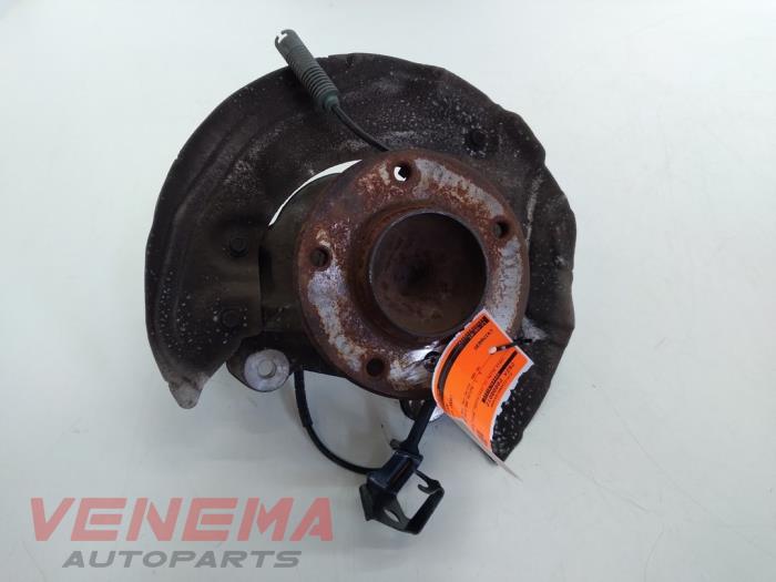 Wheel hub spindle knuckle