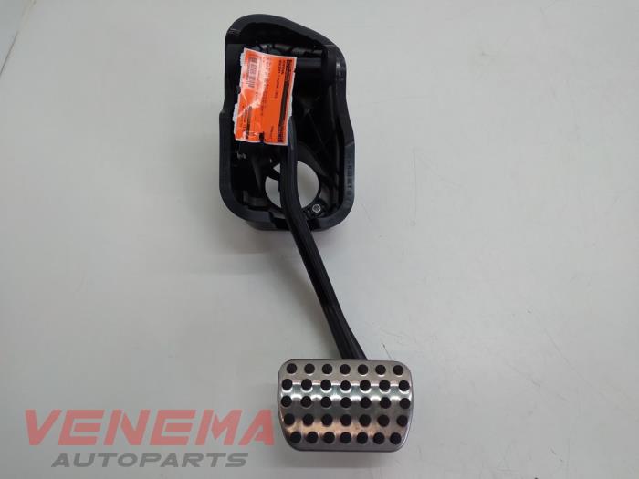 Begagnade Bromspedal Mercedes C (R205) 4.0 C-63 AMG V8 Biturbo Pris € 39,99 Marginaltabell erbjuds av Venema Autoparts