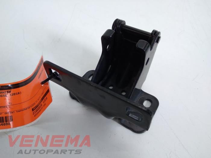 Convertible top hinge from a Mercedes-Benz C (R205) C-63 AMG 4.0 V8 Biturbo 2018