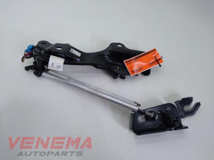 Convertible roof hinge