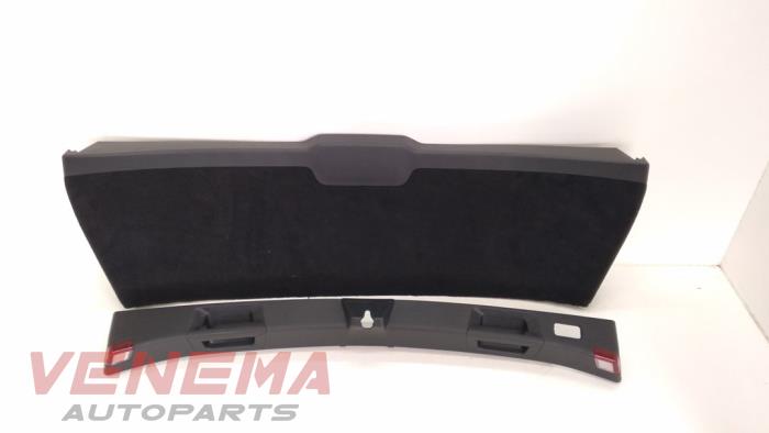 Begagnade List, baklucka Mercedes E Estate (S212) E-250 CDI 16V BlueEfficiency,BlueTEC Pris € 14,99 Marginaltabell erbjuds av Venema Autoparts
