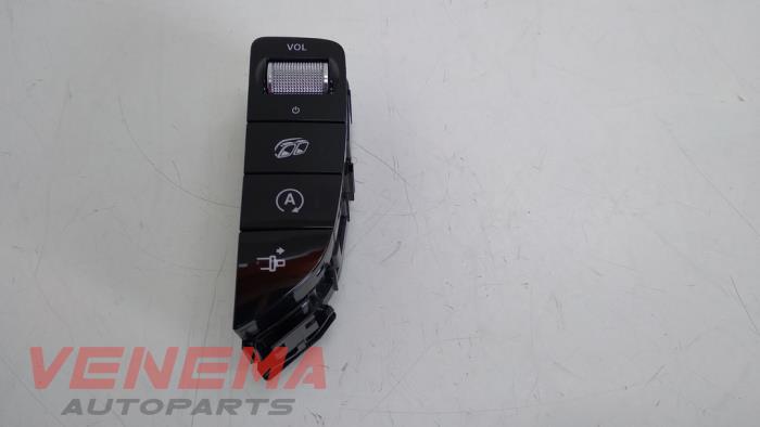 Używane Przelacznik Mercedes C (R205) 4.0 C-63 AMG V8 Biturbo Cena € 49,99 Procedura marży oferowane przez Venema Autoparts