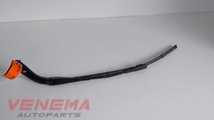Used Front wiper arm BMW 3 serie Touring (F31) 316d 2.0 16V Price € 19,99 Margin scheme offered by Venema Autoparts