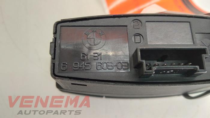 Panic lighting switch from a BMW 1 serie (E88) 118i 16V 2010